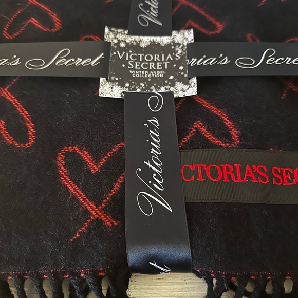Victoria's Secret Winter Angel Collection Scarf Black Hearted One Size New - Picture 2 of 10